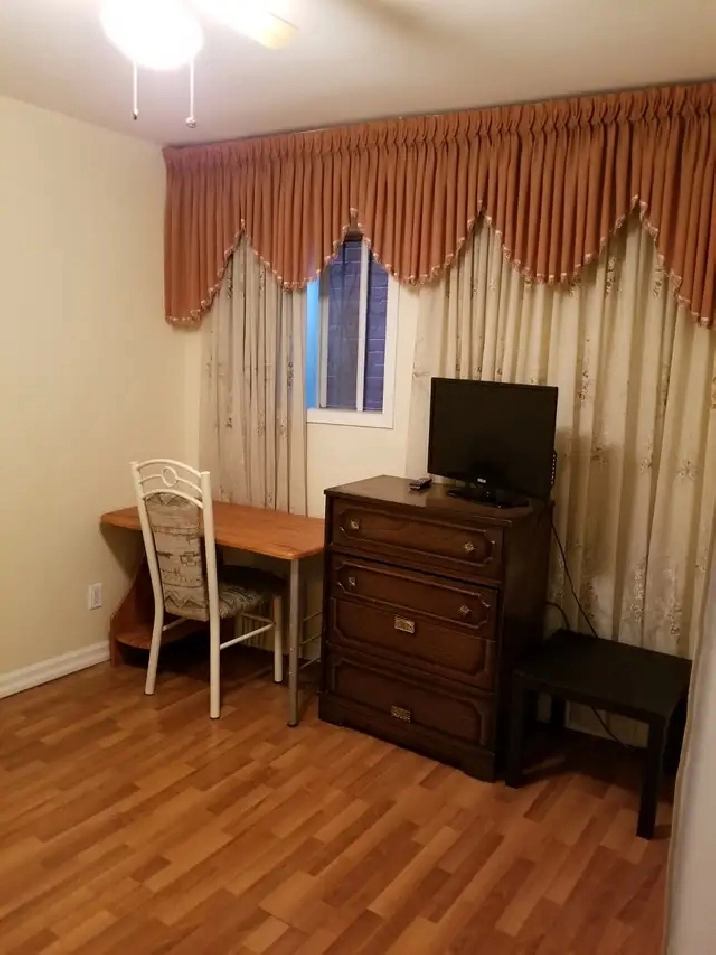 Furnished room for rent (Dufferin and Rogers) $800