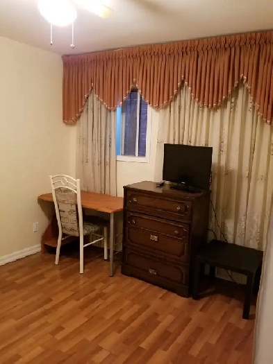 Furnished room for rent (Dufferin and Rogers) $800