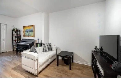 Top floor 4.5 with all appliances near Canal Lachine
