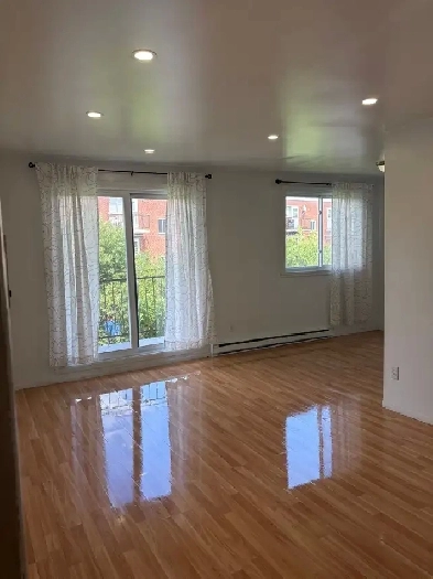 Longueuil, 4 ½ - $1350/month - Balcony. 2950 Mazenod Stree