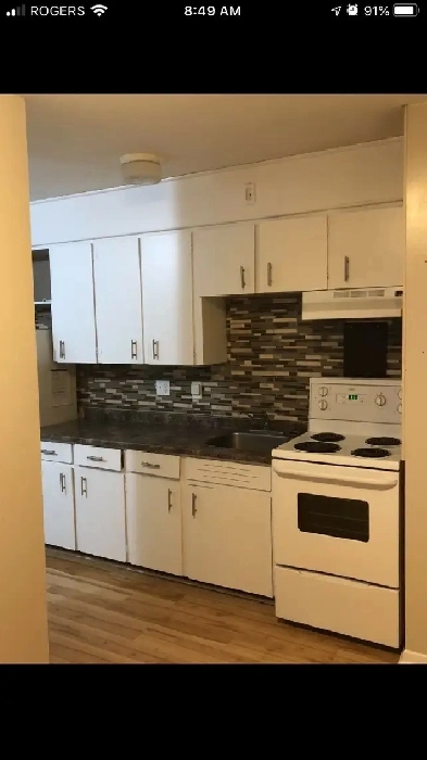 2 bedroom apartment for rent Sept. 1 west side (heat & hot water