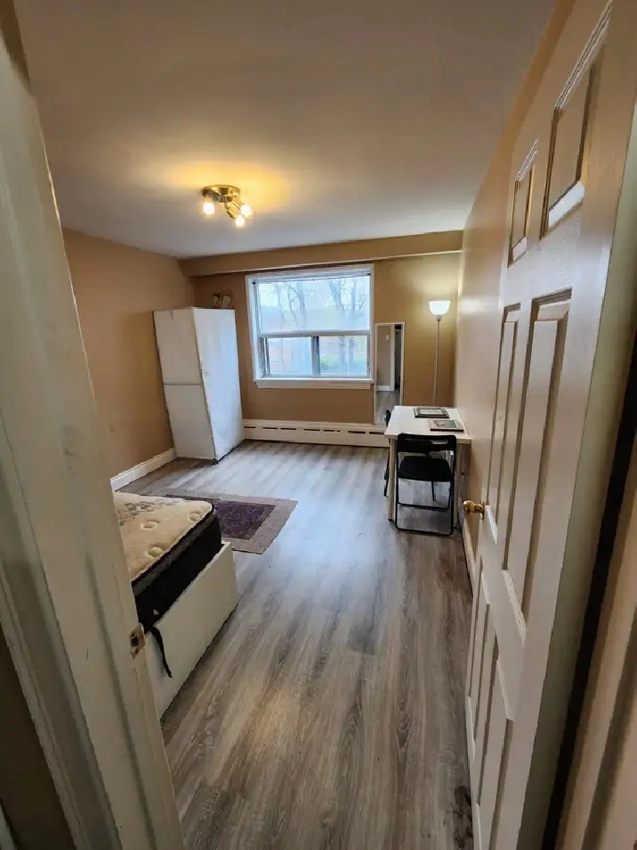 A Large furnished room utilities & wifi included, Wison-Bathurst