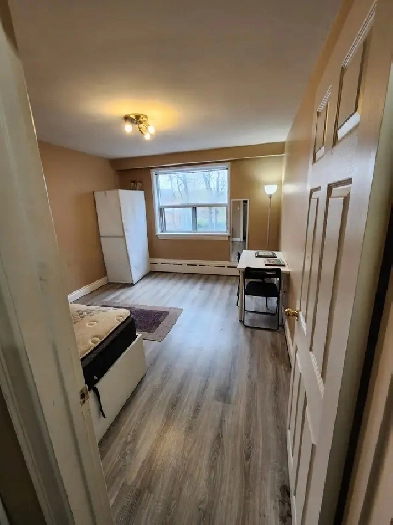 A Large furnished room utilities & wifi included, Wison-Bathurst