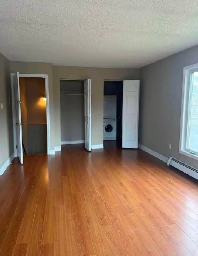 2 BEDROOM FLAT OXFORD ST SEPTEMBER 1. HEAT, HOT WATER PARKING