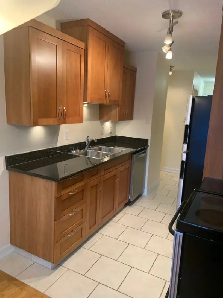 2-Bed 1-Bath Suite off Broadway - Available September 1st 2026