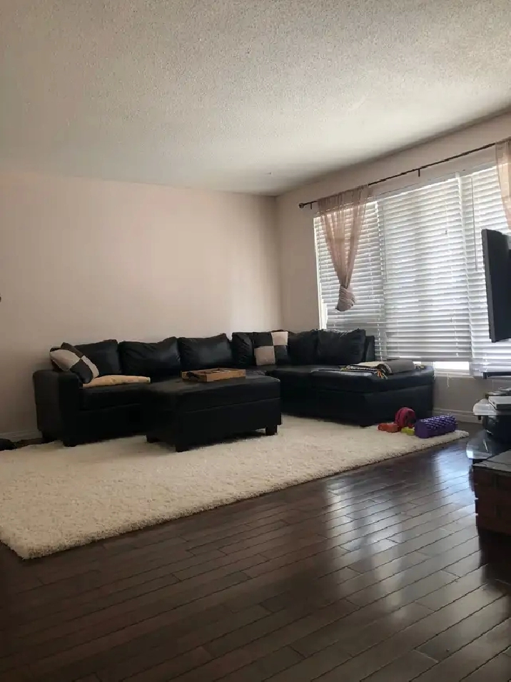 Fully Furnished 3-Bedroom Main Floor in Varsity | Double Garage