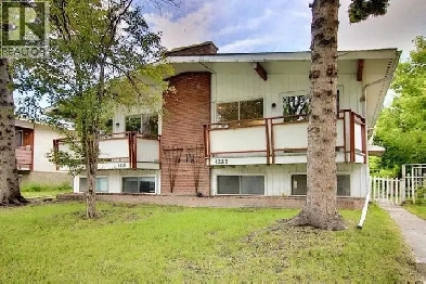 Full Duplex for Sale (Side by side) in Varsity Area
