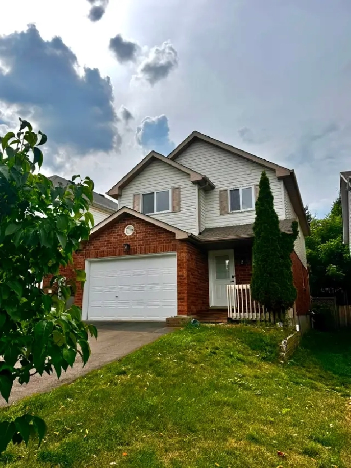 3 Bedroom Detached Home in Waterloo