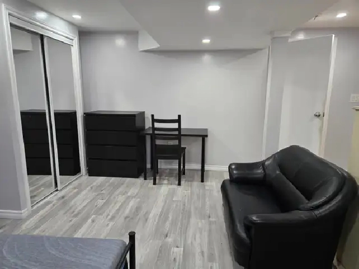 Beautiful, Pvt,AC Studio Basement for Rent in Markham-Males Only