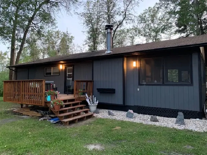Amazing Cottage! 10 Mins N of Gimli -Aug and Sept available!