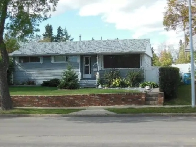 Bright & Beautiful 4  Bedroom 2 Bath Bungalow AMAZING Location!
