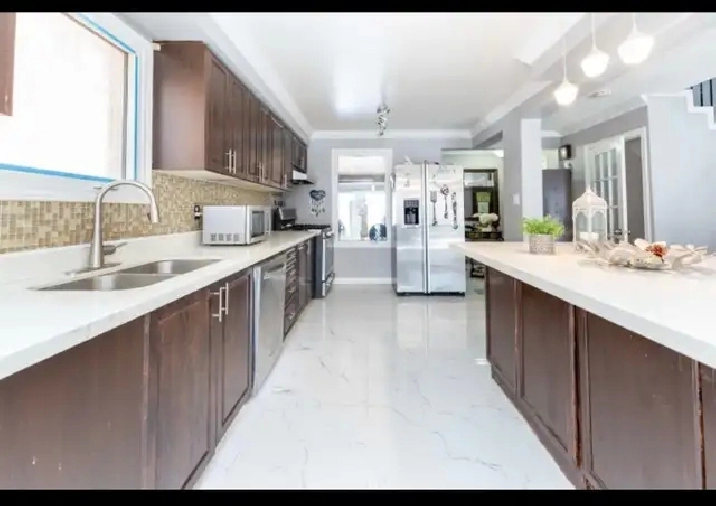 Main Floor 4 bedroom House for rent Brampton - Sep 1st. Location