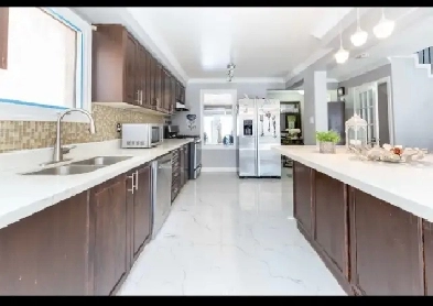Main Floor 4 bedroom House for rent Brampton - Sep 1st. Location