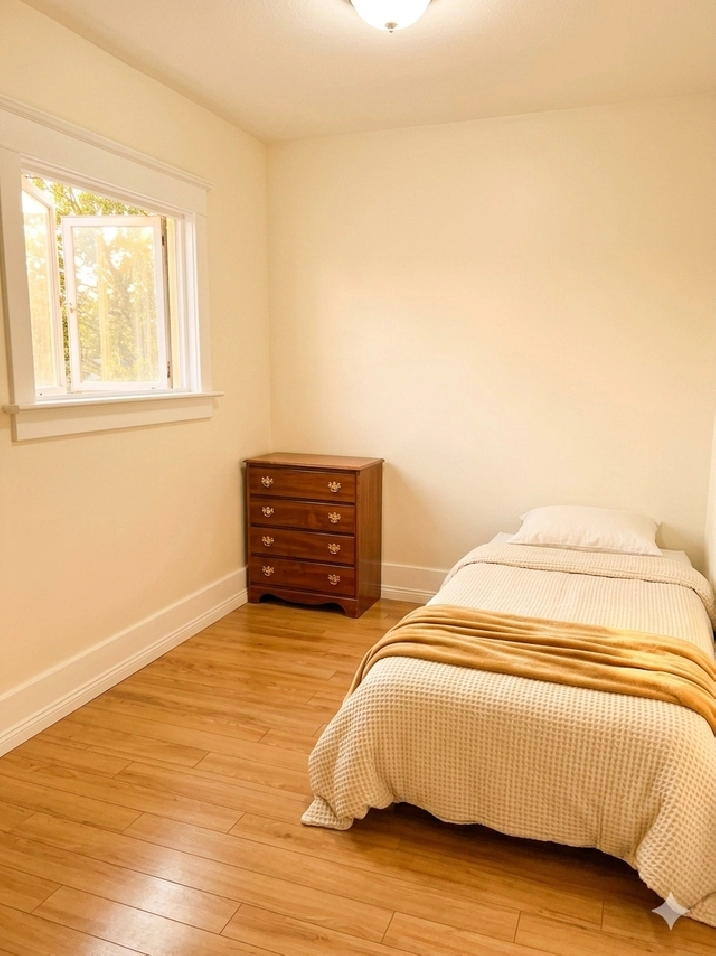 (Downtown) Private ROOM, Furnished @ 2-Bedroom Apartment,Quiet!