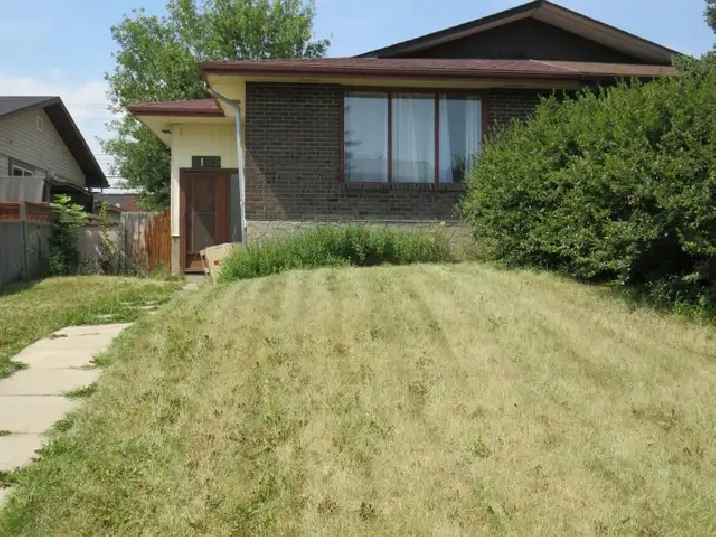 4 BEDROOMS House for rent in Dover SE Calgary AB