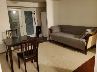 One bdrm apt in a house - Etobicoke, Centennial Park