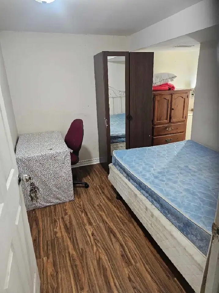 $650 ROOM FOR RENT WALKING DISTANCE TO CARLETON UNIV K2C0J8