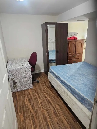 $650 ROOM FOR RENT WALKING DISTANCE TO CARLETON UNIV K2C0J8