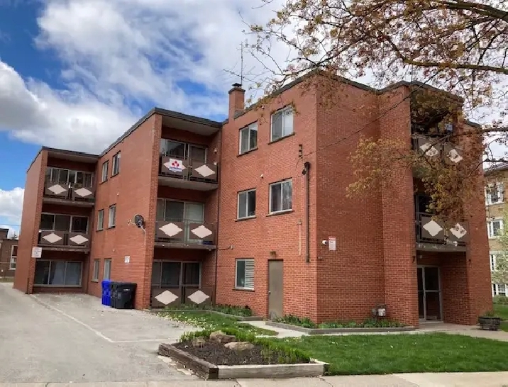 MUST SEE!! Clean 1BDRM near city centre