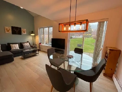 Maison de ville à louer au Mont Ste-Anne, TOUT COMPRIS