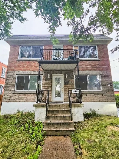 Spacieux 7 ½ rénové à louer – 4 CH, 2 SDB, Cour privée, 1er Sept