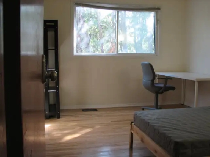 A Master Bedroom   Parallel Parking — Ideal for CU/AC Students