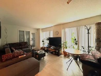 Big Furnished Room for Female – From Sept.1 (Downtown Vancouver)