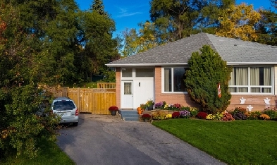 3 Bed  1 Bath House Newmarket | $2,600/mo
