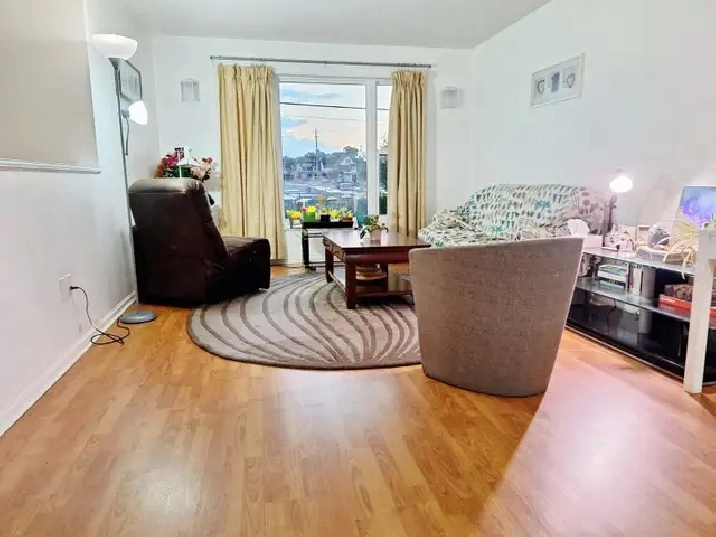 9.1-Sunny Rm All Included for a Working Pro.-Mid-town-Short/Long