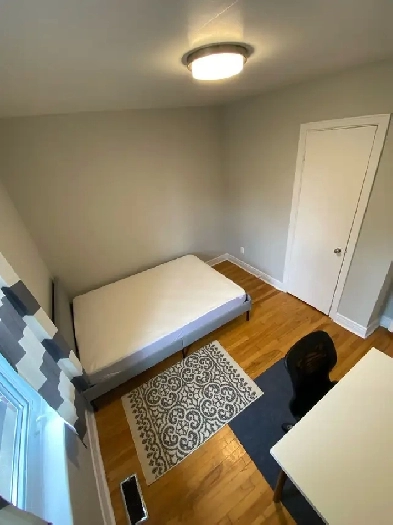 BEDROOM FOR RENT IN LUXURY STUDENT RENTAL NEAR CARLETON U!