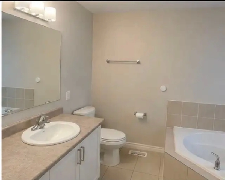 A master bedroom, big closet and washroom