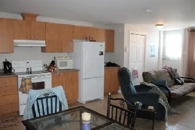 Cowansville - GRAND 3 ½ demi sous-sol 750 $