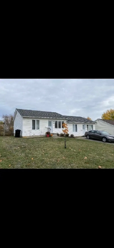 (Duplex) À louer/For rent