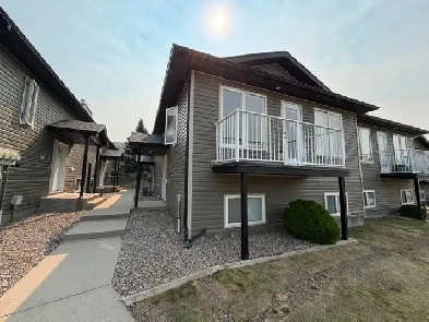 For Rent:  3 Bedroom & 2 Bathroom w Garage West Lethbridge
