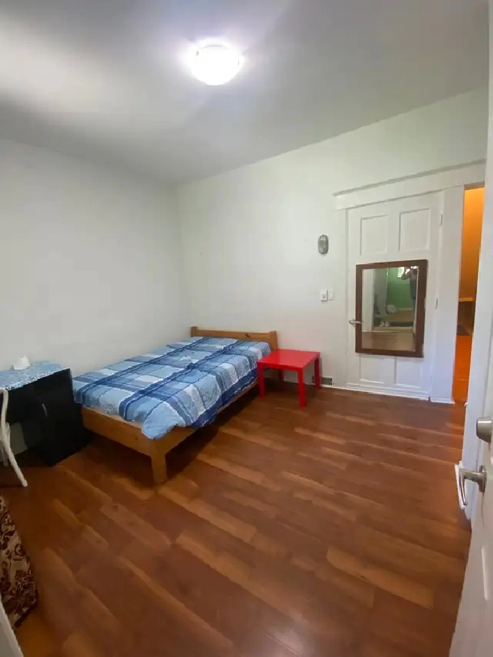Cozy couple room available from Aug 29th single/couple