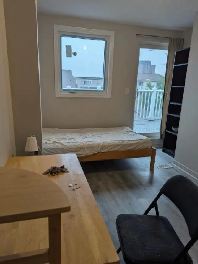Female 3rd Flr Large Room with Balcony Parking @York Univers...