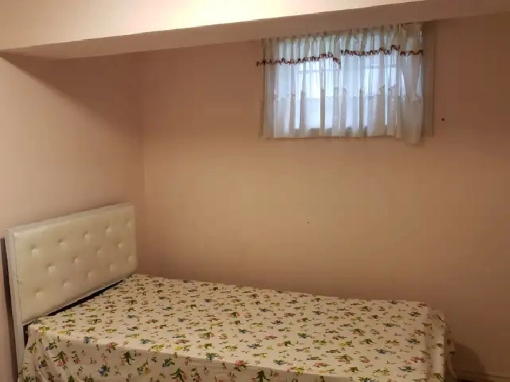 Room for rent near Eglinton/Midland