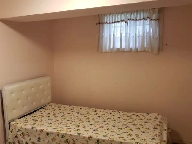 Room for rent near Eglinton/Midland