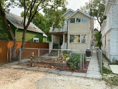 1 Bedroom close to U of W, shopping, cafes
