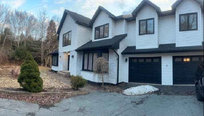 Luxury 4 BedroomEstate, Schwartzwald Subdivision, Fall River