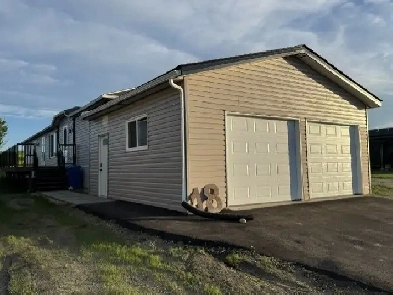 2005 mobile home for sale in Blackfalds with double car garage