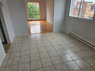 Style Condo Montréal-Nord 4½ rénové avec eau chaude inclus