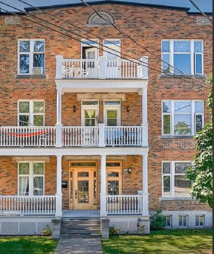 5 1/2 à louer à Montreal près de l’Acadie et Gouin  1800.00$