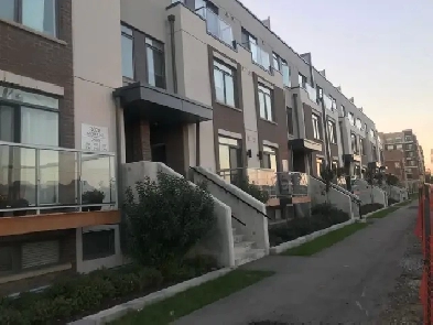 Oakville 2 bedroom 2 washroom townhouse