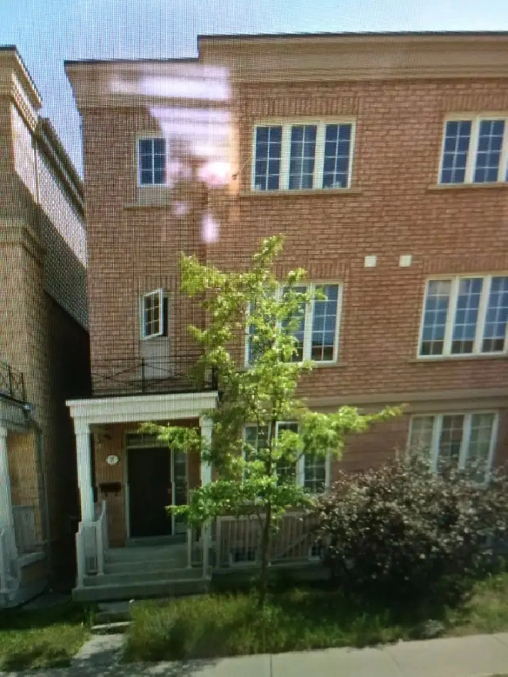 York Univ. village room for rent $600 /mon Sept 1 for F. student