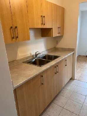 Spacious ground floor 1 bed 1 bath apartment Stouffville, ON