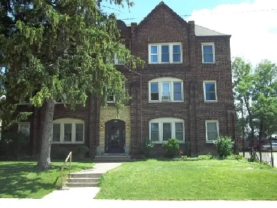 Large 1 Bedroom Apartment.  Jackson Park. $1,200