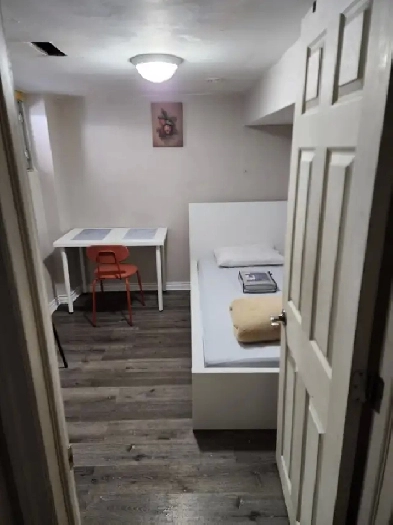 Furnished room all incl one block to subway Eglinton-Mt.Pleasant