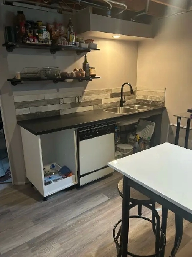 400 sw ft room