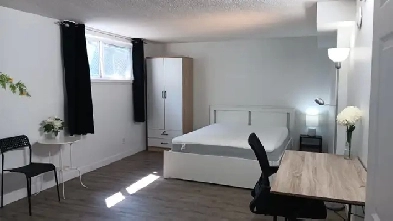 EXTRA-LARGE PRIVATE ROOM FOR RENT – ALL UTILITIES INCLUDED